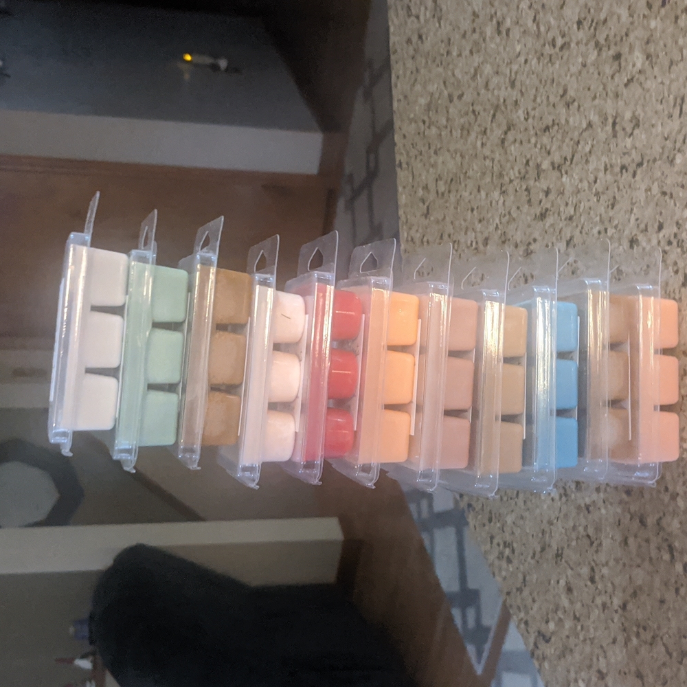 Highly fragranced soy wax melts 3/$15🎉